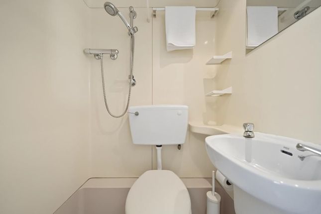 Flat 300, London photo 4