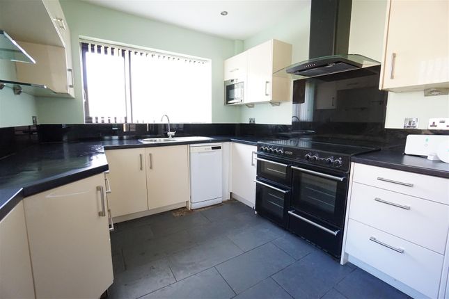 14, Carlton Close, Chesterfield photo 4