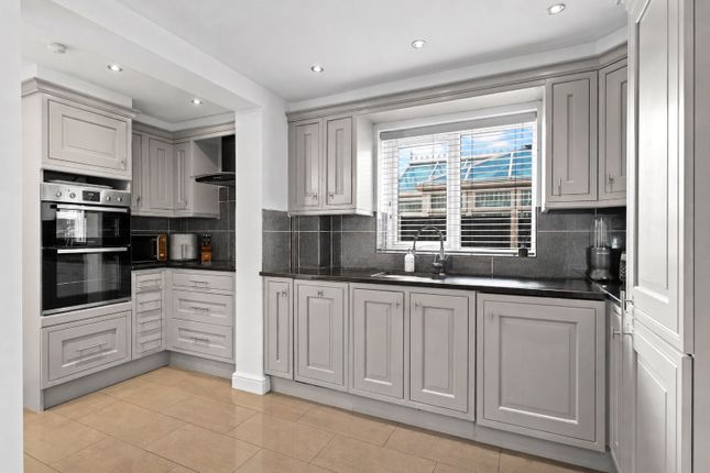 47, Hamilton Drive, Mansfield photo 3