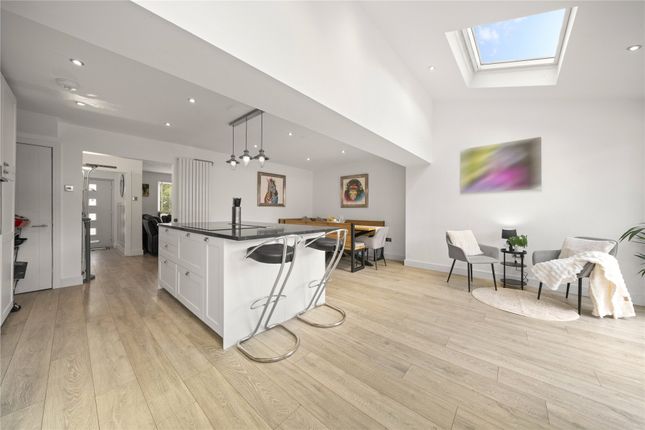 23, Lyfield, Leatherhead photo 4