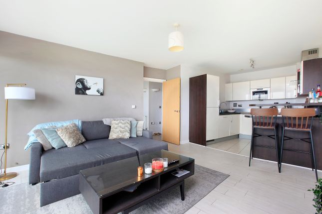 Flat for sale in Argento Tower, Mapleton Road, Wandsworth, London