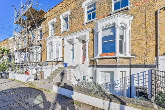 Flat to rent in Mountgrove Road, Highbury, London