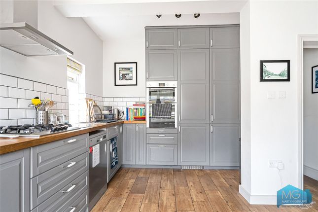 39, Sedgemere Avenue, London photo 3