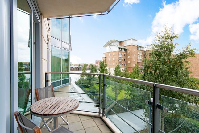 Flat for sale in Ensign House, Battersea Reach