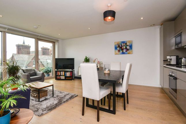 Flat to rent in Trafalger Place, Elephant And Castle, London