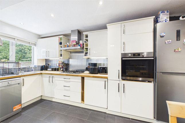17, Hodges Close, Surrey photo 4