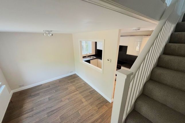 24, Devoil Close, Guildford photo 5