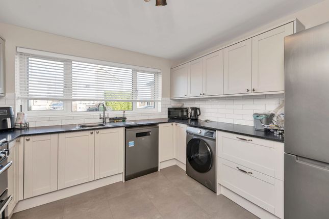 8 Willmott Road, Royston photo 2