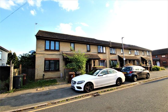 Flat to rent in Raydons Road, Dagenham