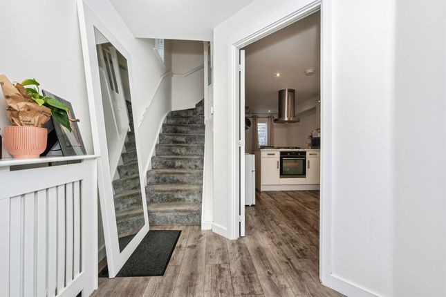 91, Brookfield Drive, Stanford-Le-Hope photo 2