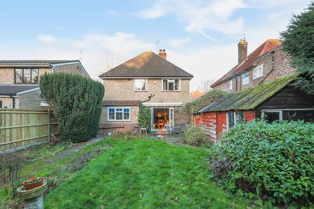 8, Ringley Avenue, Surrey photo 3