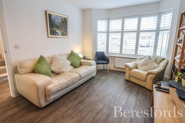 10, Dowsett Drive, Witham photo 4
