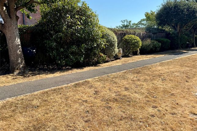 14, Floriston Gardens, New Milton photo 2