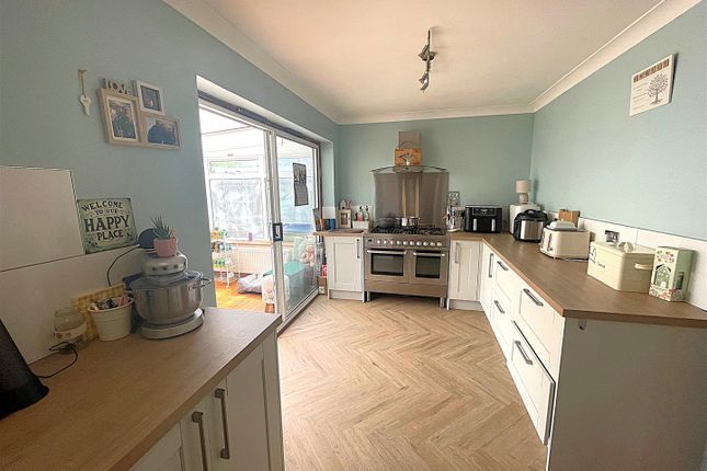 32, School Crescent, Ventnor photo 2