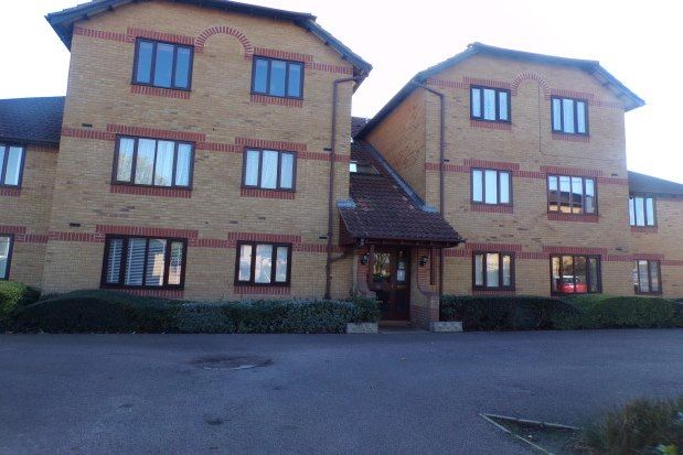 Flat to rent in Hirondelle Close, Northampton