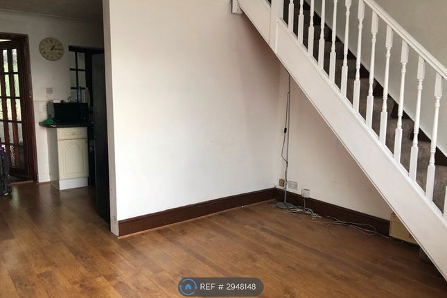 Saunton Avenue, Hayes Harlington photo 3