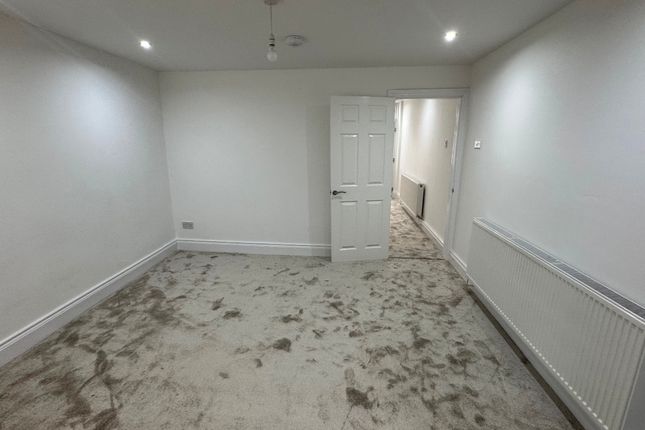 29 Plough Hill Road, Nuneaton photo 5