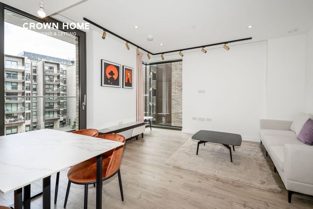 Flat to rent in 250 City Road, Islington