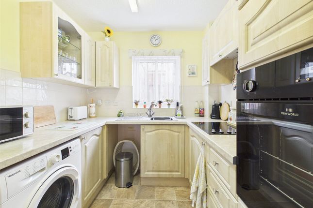 Flat 5, Pegasus Court,, Barnwood Road, Gloucestershire photo 3