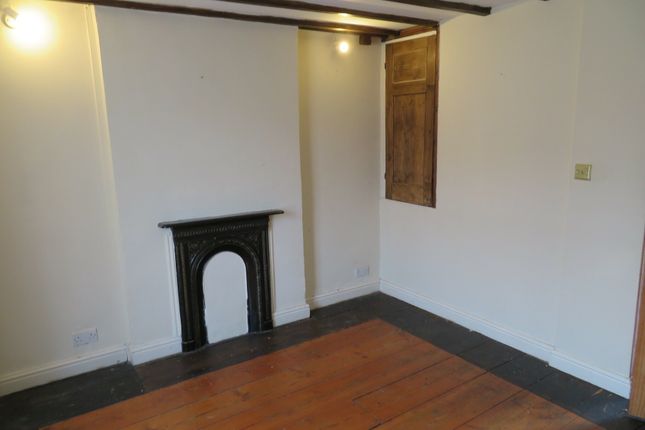 Cottage to rent in High Street, Abington, Northampton