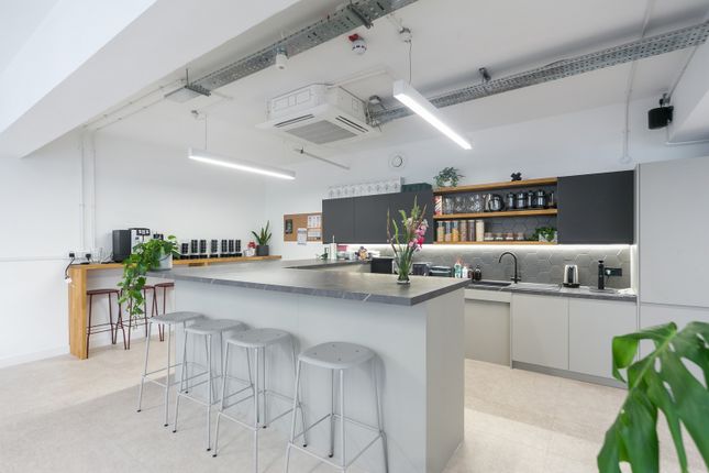 Office to let in Clerkenwell Road, London