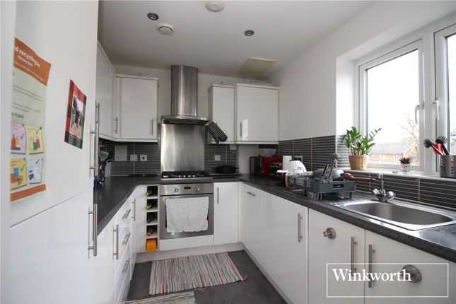 19, Taylor Court, Borehamwood photo 3