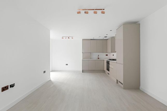 Flat 4, Ackroyd Road, London photo 2