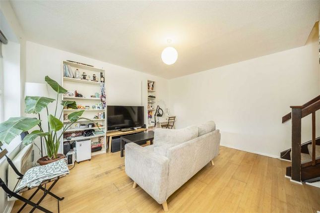 1, Coopers Close, London photo 3