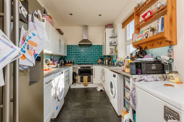 181, Newsome Road, HUDDERSFIELD photo 4