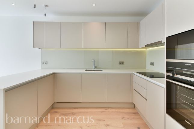 Thumbnail Flat to rent in Chiswick High Road, London