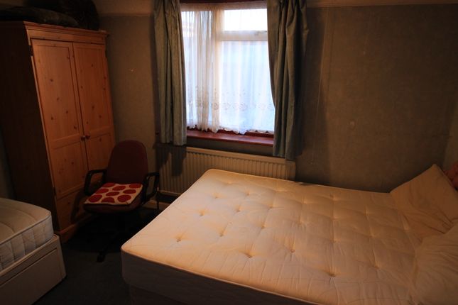 13, Leeds Road, Slough photo 5