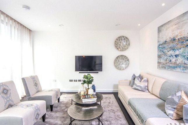 Flat 22, Thornes House, 4, Charles Clowes Walk, London photo 3