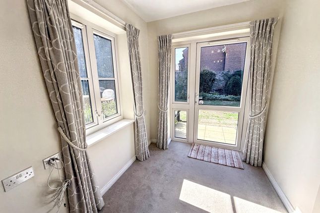2 Hale Lodge, Fitzalan Road, Littlehampton photo 3