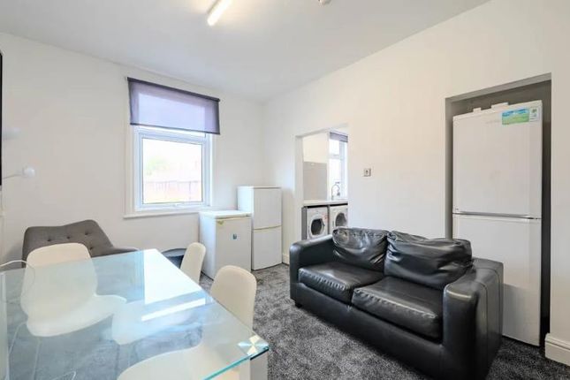 161, LEEDS photo 3