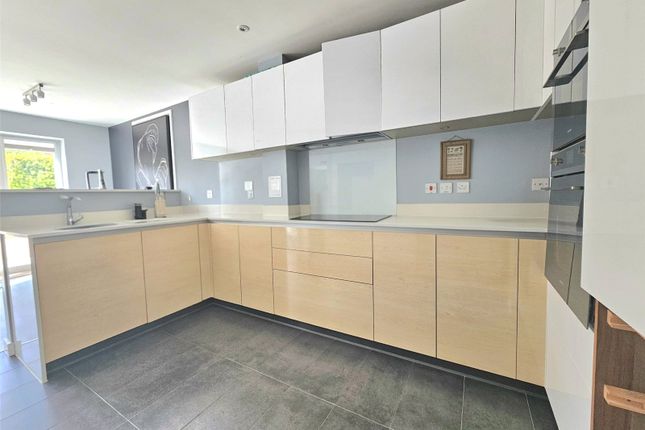 11, Elderberry Close, Essex photo 4