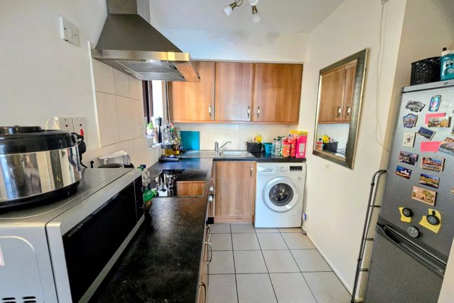 12, Pikestone Close, Greater London photo 4