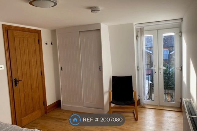 Terraced house to rent in Calbourne Road, London