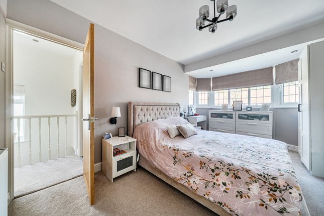 59, Sparrows Lane, London photo 4