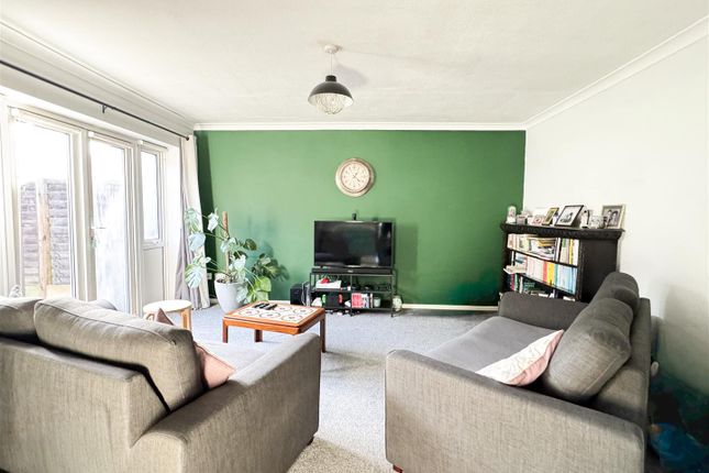 4, Swanley Close, Eastbourne photo 2