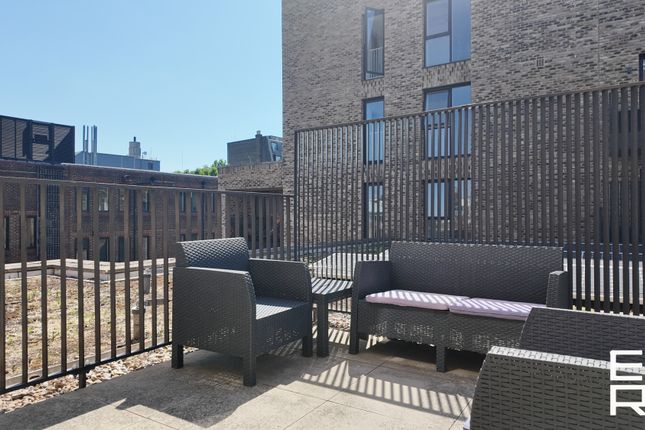 Flat 10, 4 Hand Axe Yard, Kings Cross photo 4