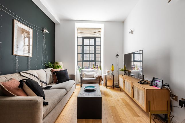 Flat for sale in Shelton Street, London