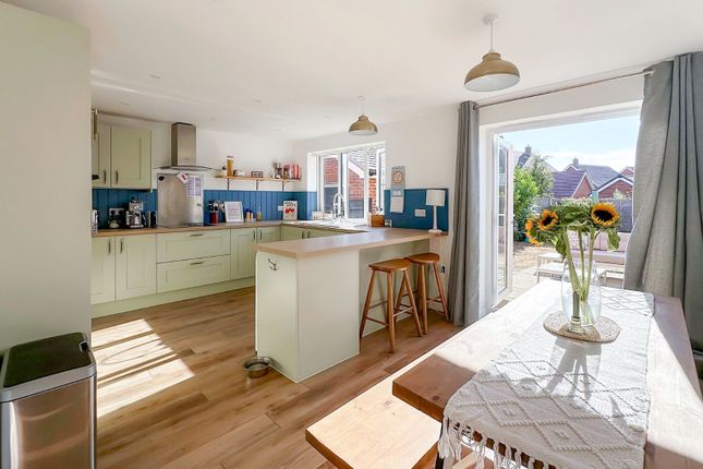 46, Geranium Drive, West Sussex photo 4