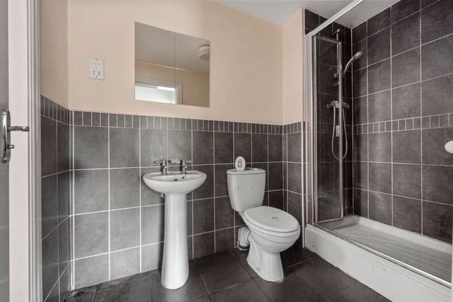 19 Salhouse Gardens, St. Helens photo 4