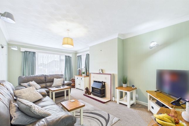 25 Exmoor Crescent, Worthing photo 3