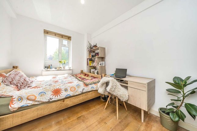Flat 1, Holdsworth House, Tulse Hill, London photo 4