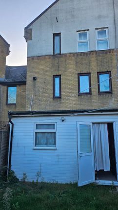 38, Watersmeet Way, London photo 4