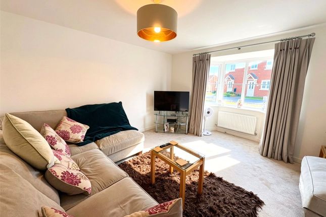 8, Cooper Crescent, Warwickshire photo 2
