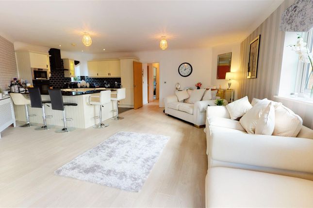 6, Almond Court, Halifax photo 4