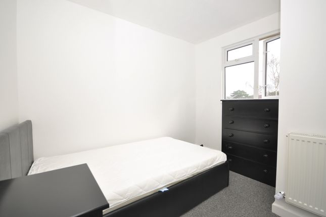 Thumbnail Room to rent in Chippendale Road, Crawley