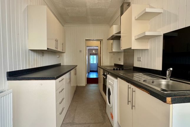 26, Carmarthen photo 4